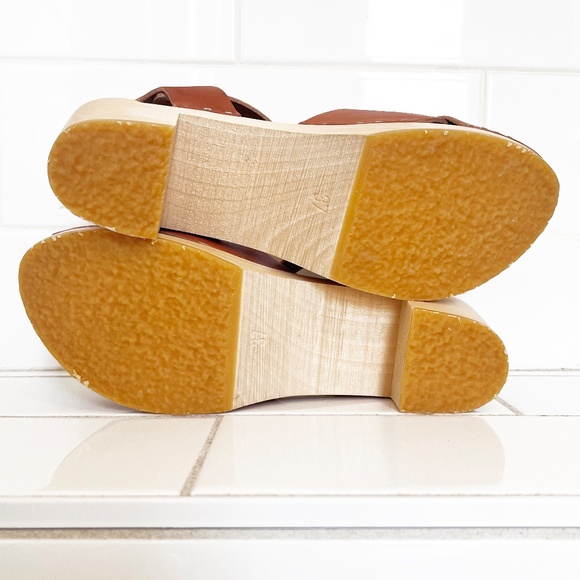 Bryr Sylvie Cross Toe Mid Heel Clog in Whiskey Leather - Picture 3 of 7